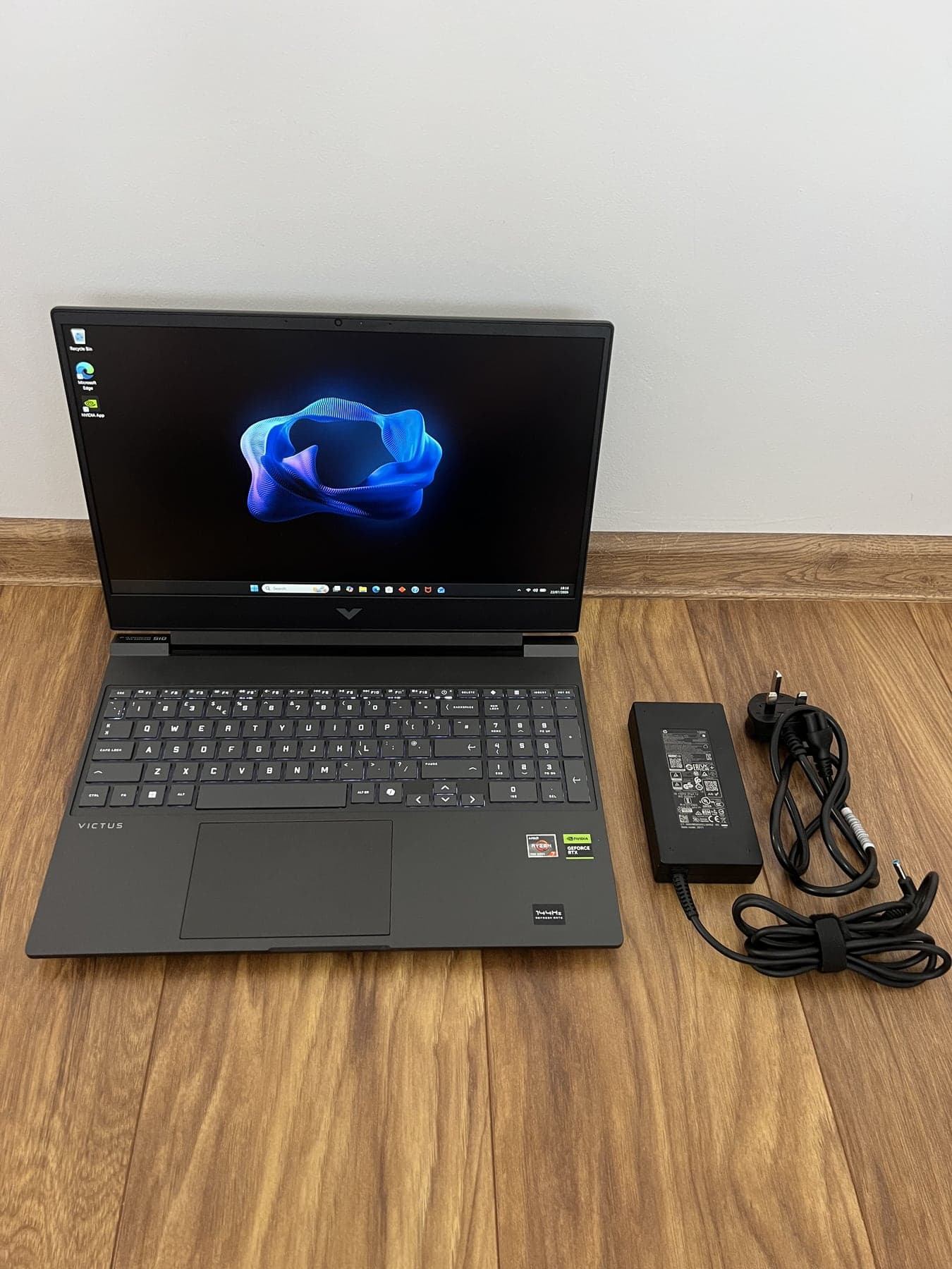 HP Victus 15 · RTX 4050 on the bench