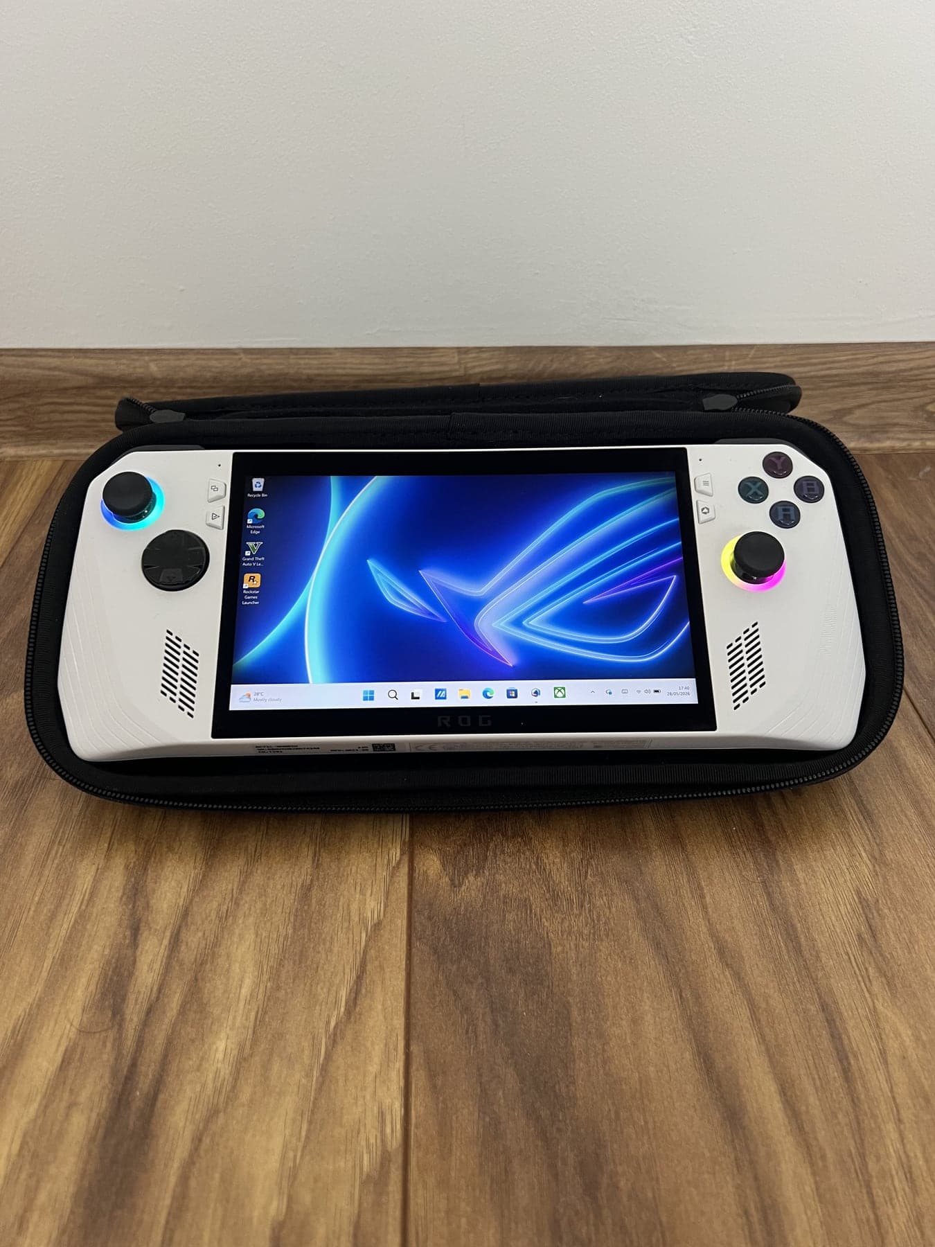 ROG Ally · Z1 Extreme